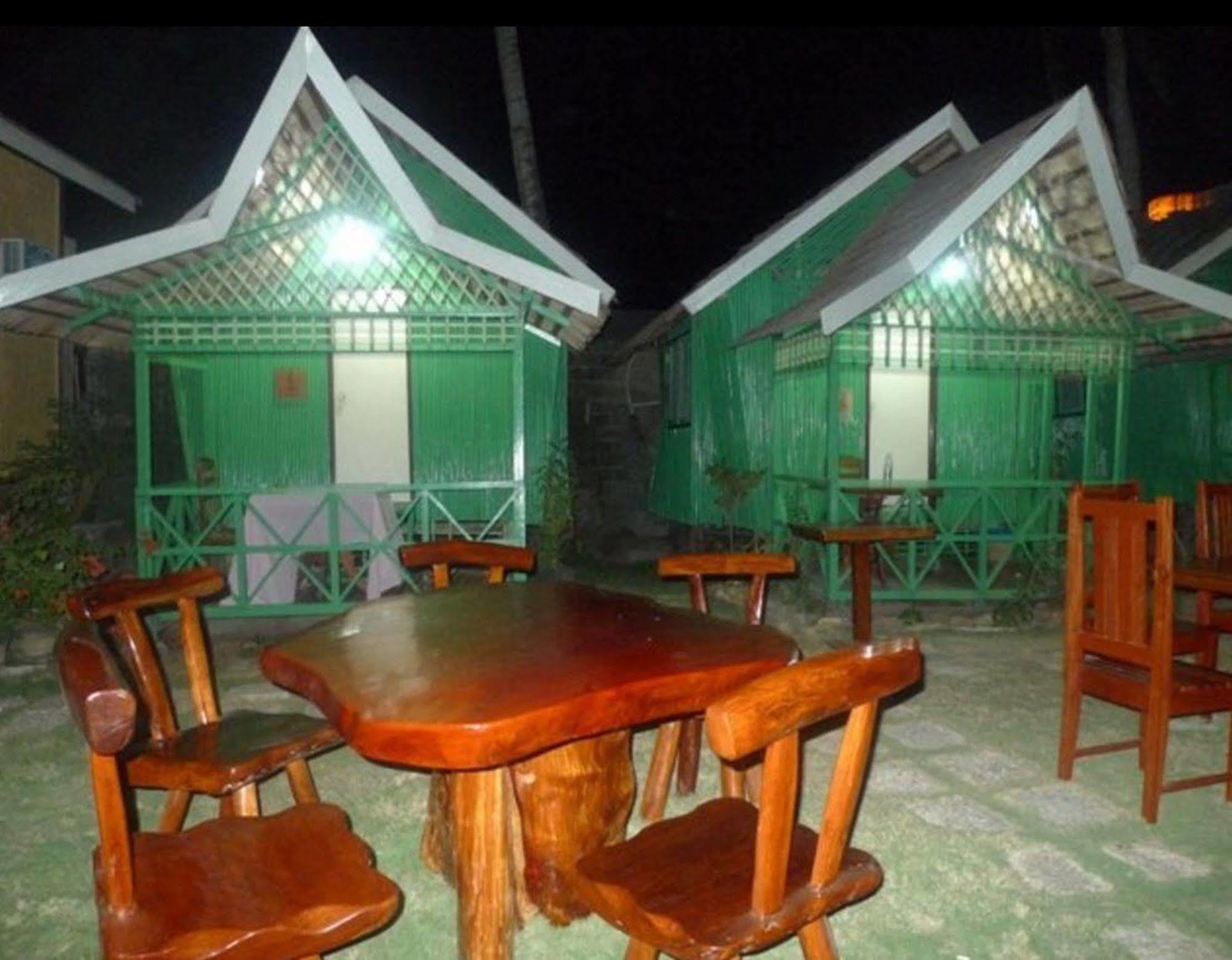 Pems Pension And Restaurant Taytay  Buitenkant foto