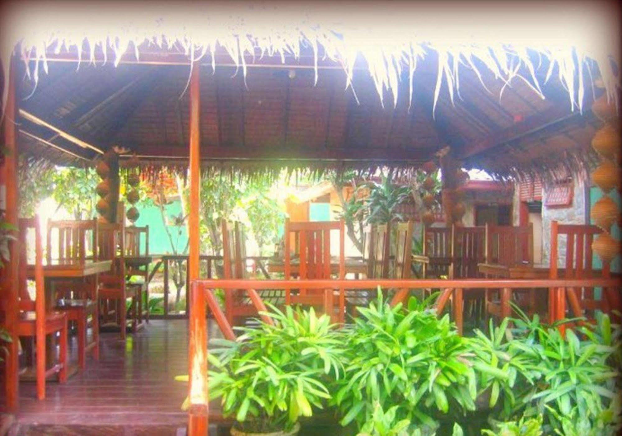 Pems Pension And Restaurant Taytay  Buitenkant foto